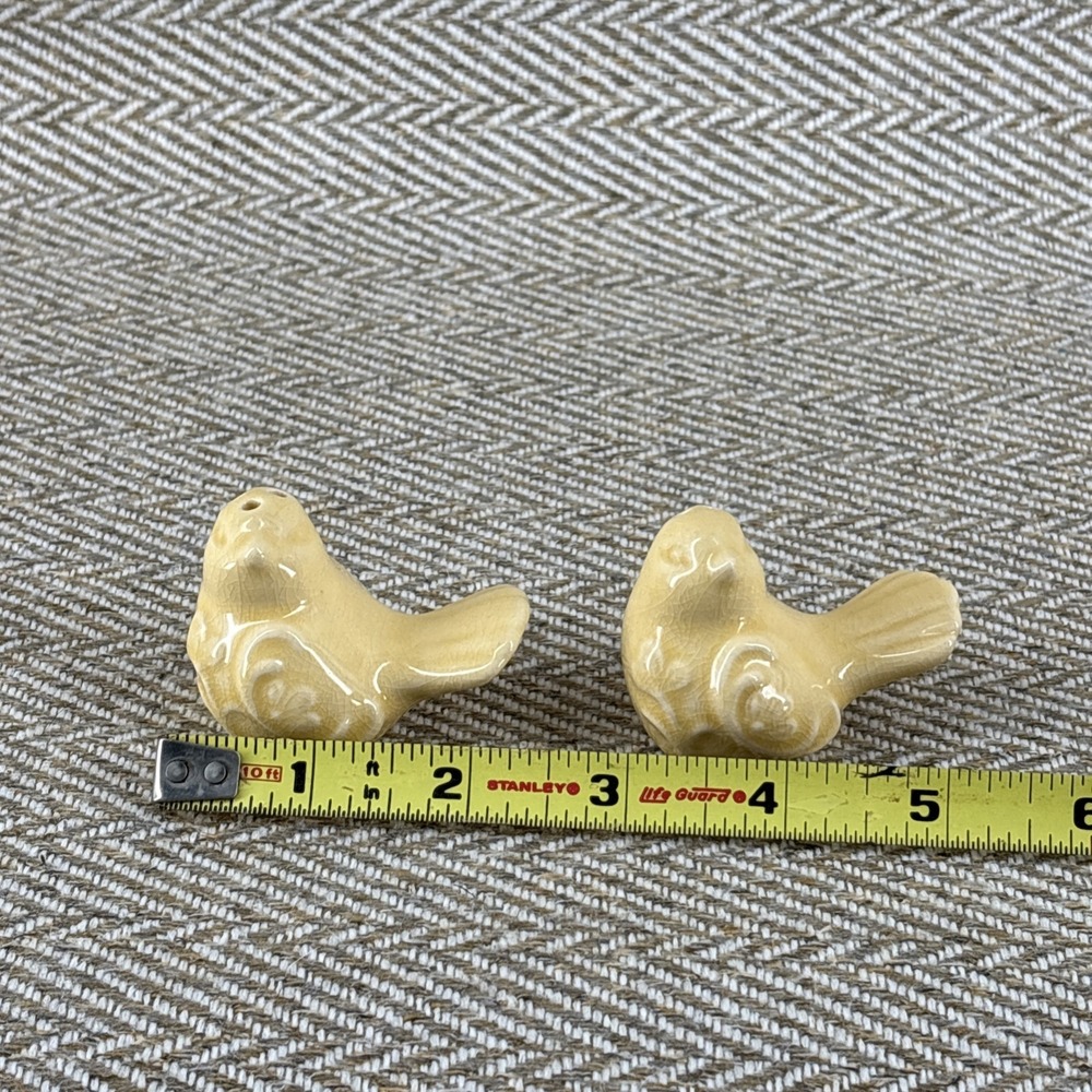 Set Of Two Yellow Birds Salt Pepper Shakers Stoppers Intact 2"x2" - Picture 9 of 9